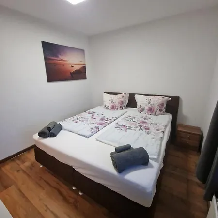 Ferienunterkunft Mit Whirlpool, Sauna Und Garten Prázdninový dům