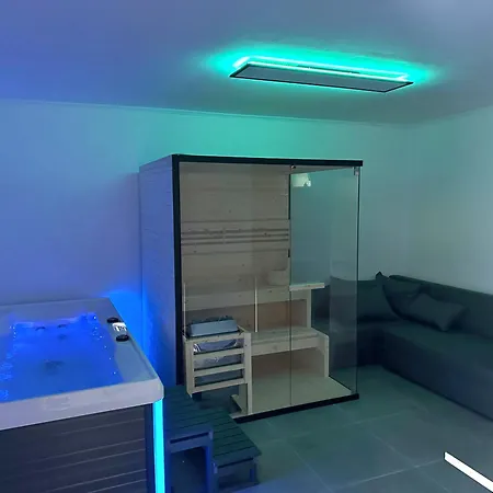 Ferienunterkunft Mit Whirlpool, Sauna Und Garten