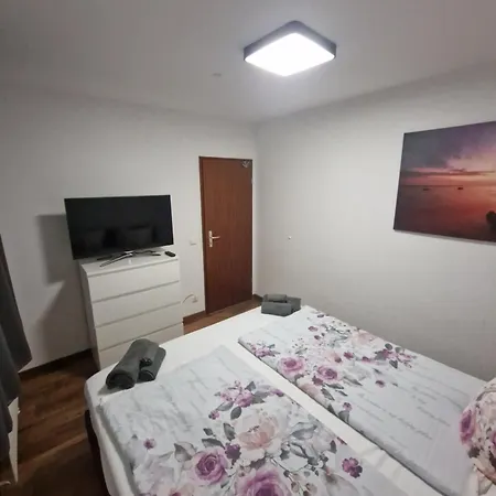 Ferienunterkunft Mit Whirlpool, Sauna Und Garten Prázdninový dům *
