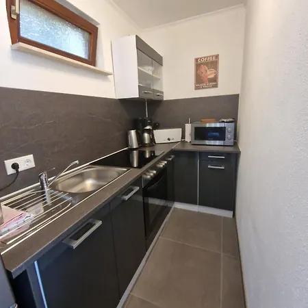 Ferienunterkunft Mit Whirlpool, Sauna Und Garten